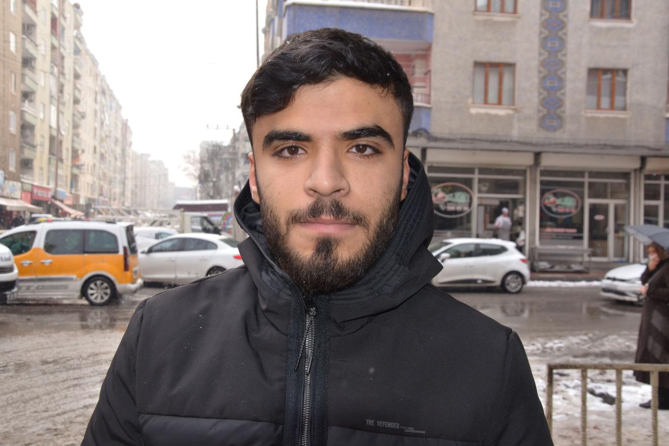 ​Diyarbakır’da etkili olan kar ve buzlanma özelikle yayaları rahatsız ediyor